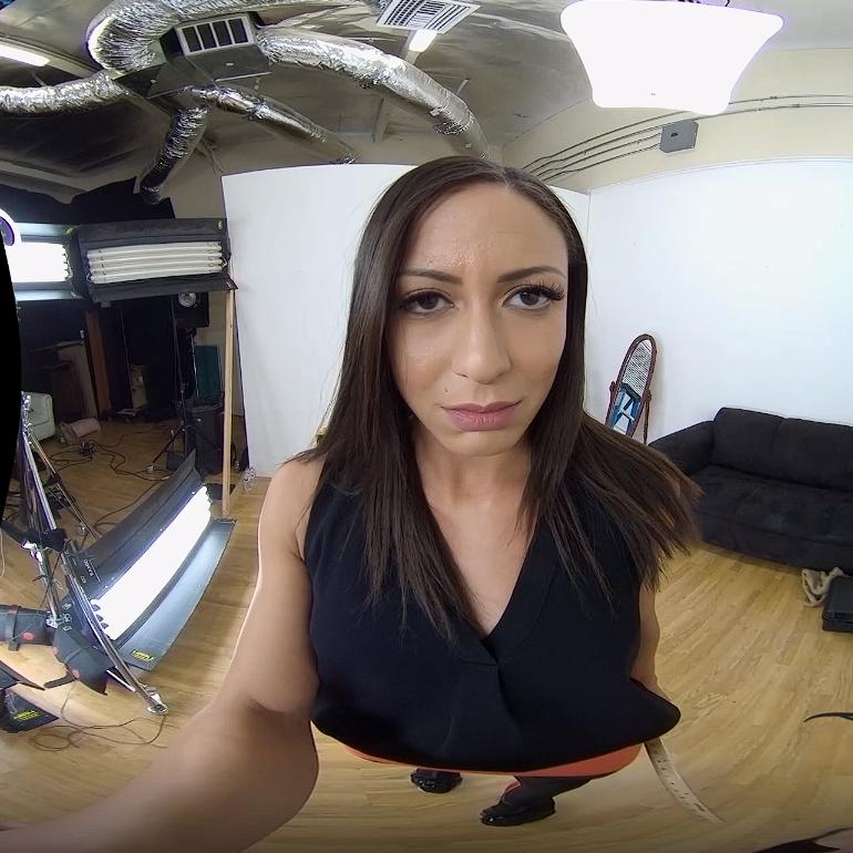 Cassie knows how to handle big dicks VR Porn Video